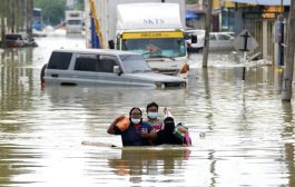 Korban Banjir Serang yang Rumahnya Rusak Dapat Bantuan Uang