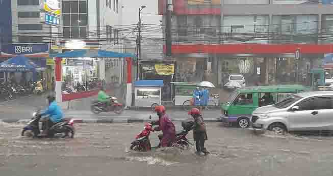 Banjir Genangi Jalan Jalan Utama Kota Bogor