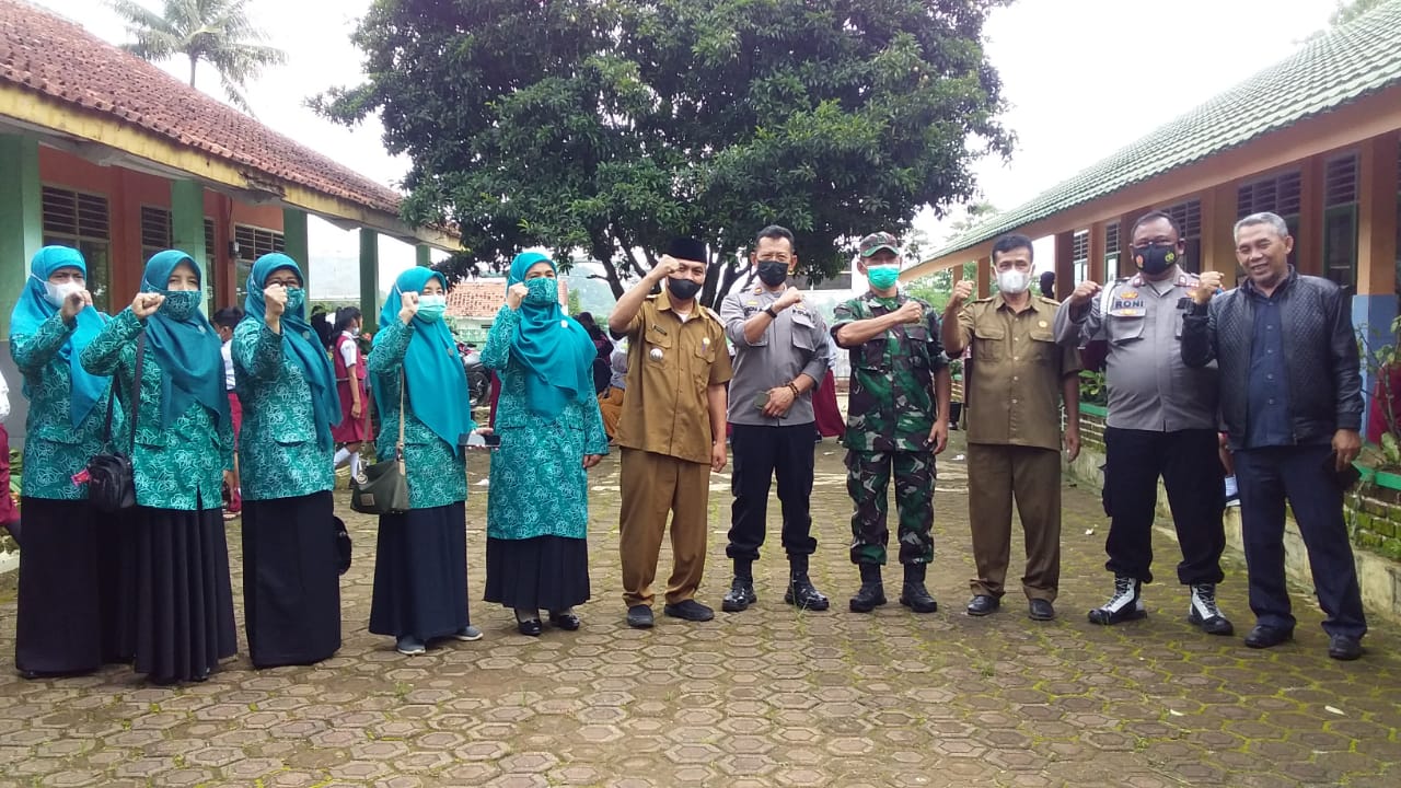 Forkopimcam Cibugel Dukung Penuh Vaksinasi Siswa SD