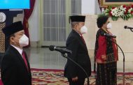 Jokowi Lantik Gubernur Lemhannas Agus Widjojo