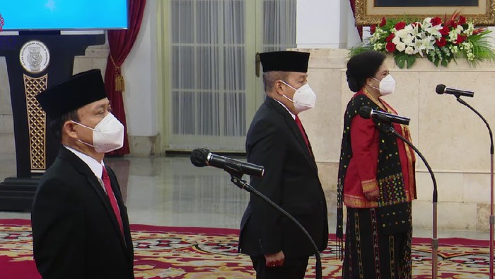 Jokowi Lantik Gubernur Lemhannas Agus Widjojo
