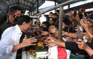 Jokowi Bagi-bagi BLT Rp 1,2 Juta di Pasar Binjai