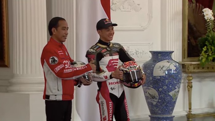 Presiden Jokowi Ngobrol Santai dengan Rider MotoGP