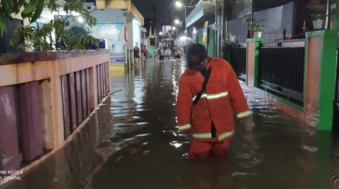 Ketinggian Mencapai 1,1 Meter, Banjir di Jakarta Meluas Jadi 34 RT