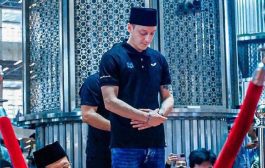 Mesut Oezil Salat Jum'at di Masjid Istiqlal