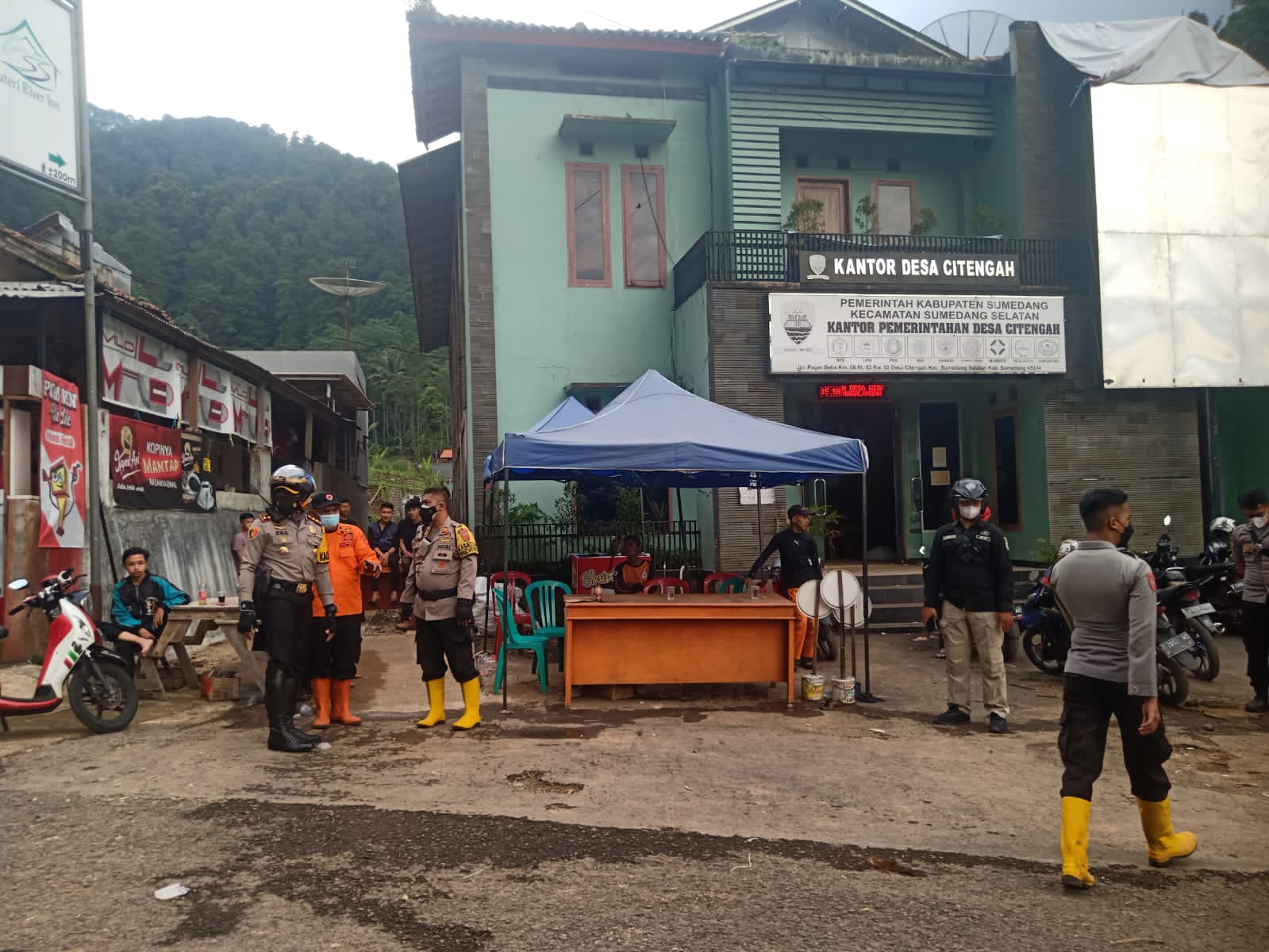 Kapolres Sumedang Tinjau TKP Banjir Bandang Desa Citengah