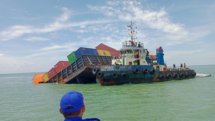 Bakamla Evakuasi Kapal Kontainer di Selat Malaka