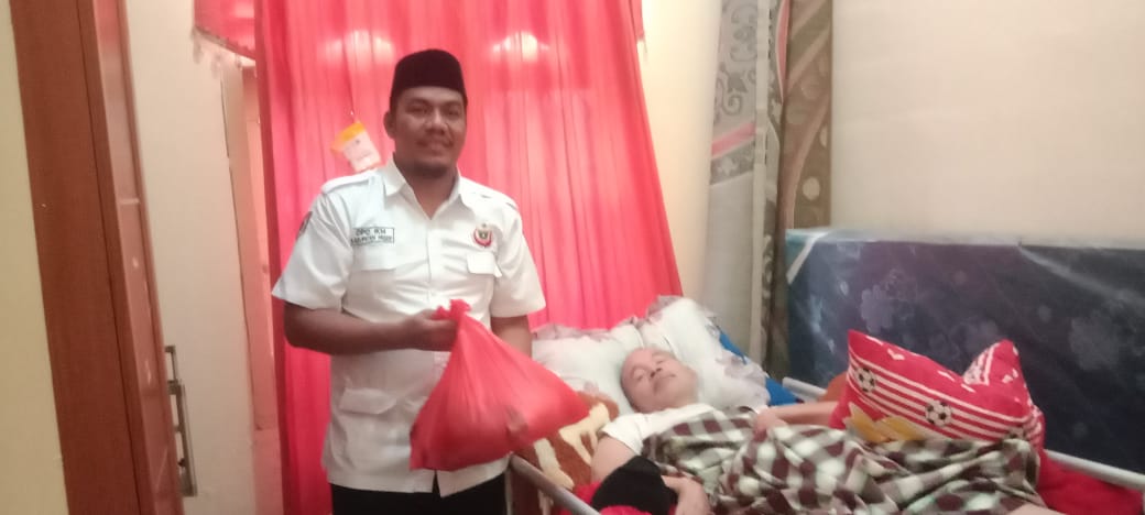 Peduli Penyandang Disabilitas di Paser, Ikatan Keluarga Minang Beri Bantuan Sembako