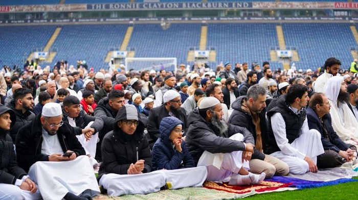 Muslim Inggris Salat Iduladha di Ewood Park Blackburn Rovers 