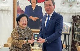 Presiden Kazakhstan Anugerahi Medali Yobel Kepada Megawati