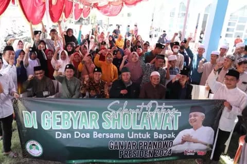 PesantrennyaRatusan Santri Bekasi Dukung Ganjar Presiden 2024 Karena Konsisten Fasilitasi Pesantren