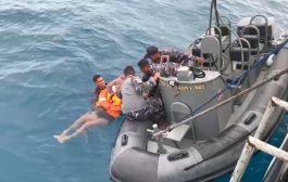 Kapal Perang TNI AL KRI Albakora - 867, Evakuasi Penumpang Speed Boat Tenggelam di Memberamo Raya Papua