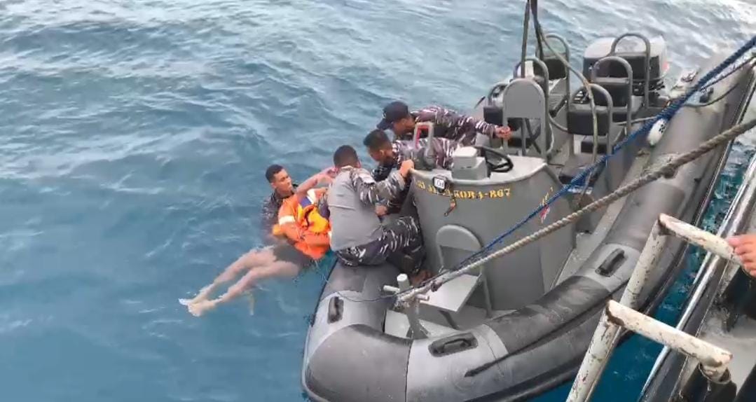 Kapal Perang TNI AL KRI Albakora - 867, Evakuasi Penumpang Speed Boat Tenggelam di Memberamo Raya Papua