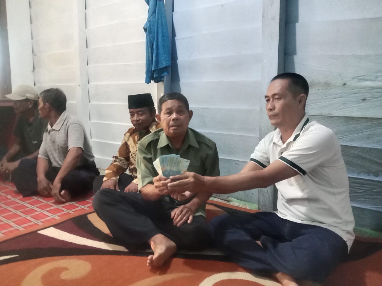 Dinsos Provinsi Kalimantan Timur Salurkan Bantuan Dampak Inflasi