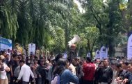 Mahasiswa UB Malang Demo Pemberian Gelar Doktor Honoris Causa Pada Erick Thohir