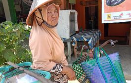 Dua Lansia Tangguh dan Pekerja Keras di Pedalaman Kalimantan Timur