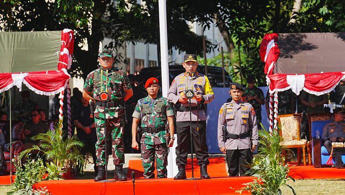 Sekecil Apapun, Jokowi Perintahkan Panglima-Kapolri Tangani Api Karhutla