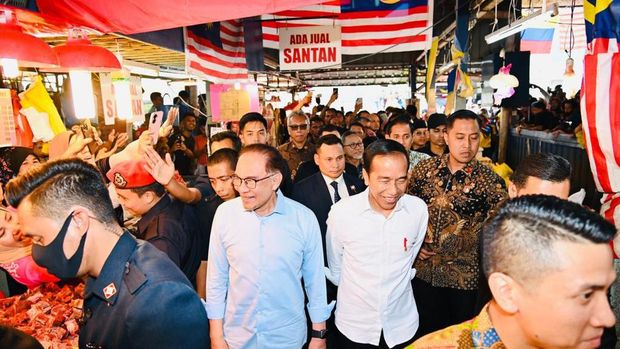 Blusukan ke Pasar, Jokowi dan Anwar Ibrahim di Kuala Lumpur