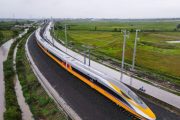 30 Ribu Orang Naik Kereta Cepat Jakarta-Bandung Gratis