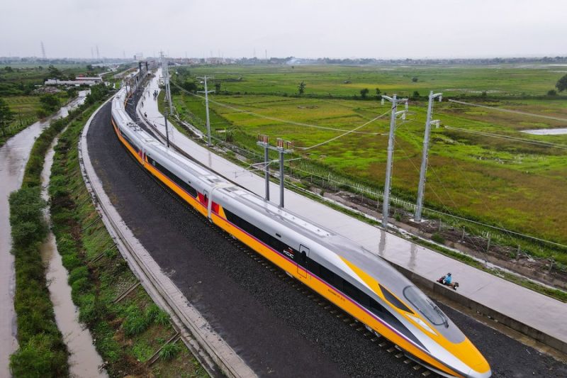 Tenor 35 Tahun, RI-China Sepakat Bunga Utang Kereta Cepat 3,7-3,8%