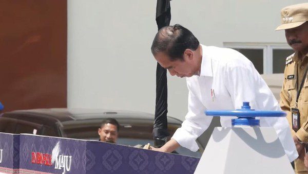 Jokowi Resmikan Jembatan Aek Tano Ponggol Senilai Rp 157 M di Samosir