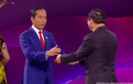 Tongkat Keketuaan ASEAN Jokowi Serahkan ke PM Laos