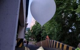 Dikirim Korut: Balon Sampah  Mendarat di Kantor Kepresidenan