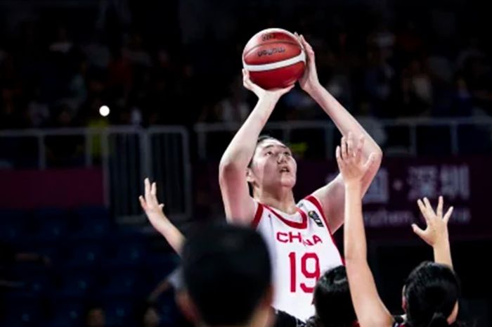 'Raksasa' China Setinggi 220 Cm Zhang Ziyu Pebasket