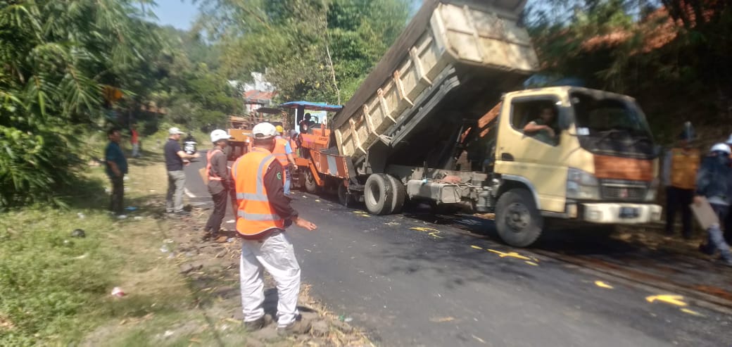 Pekerjaan Berkala Ruas Jalan Sumedang - Subang Dimulai