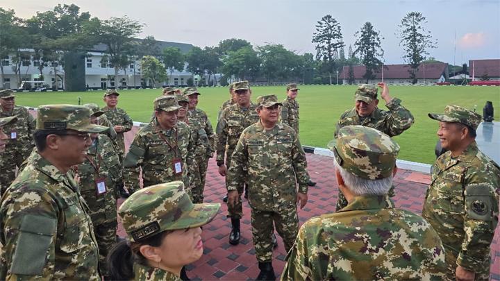 Tiba Lebih Dulu, Prabowo Ikut Olahraga-Latihan Baris di Magelang