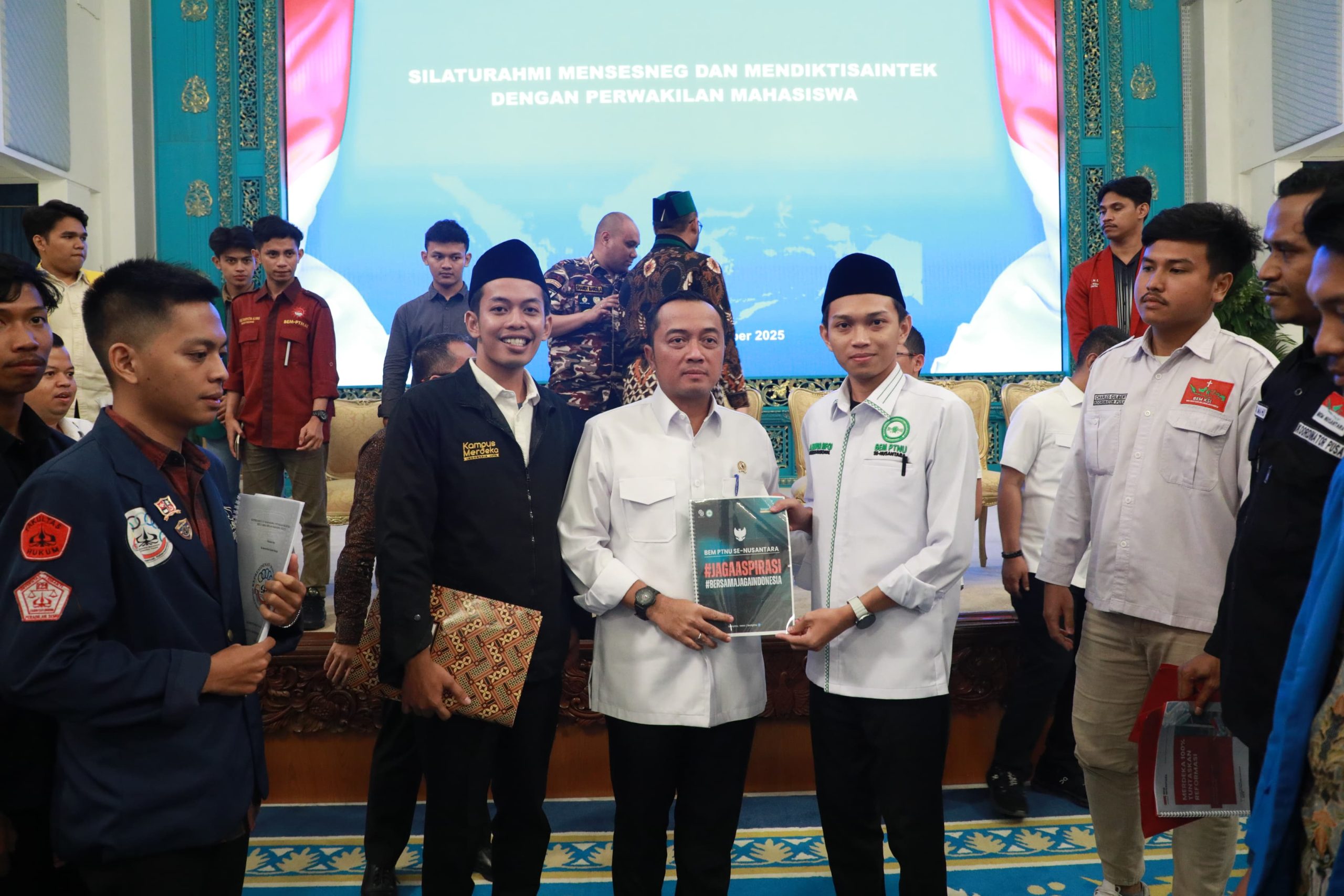 Diundang Ke Istana, BEM PTNU dorong Kenaikan gaji Guru, Buruh hingga Ojol