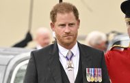 Bertemu Raja Charles III, Pangeran Harry Tiba di London