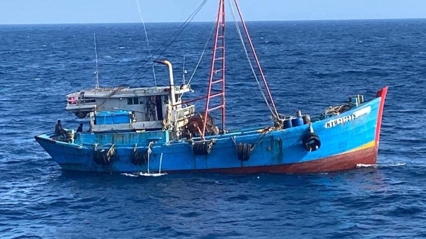 Diduga Ditabrak Kapal Tongkang, Nelayan Hilang saat Melaut